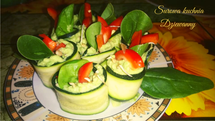 Surowa kuchnia Dziewanny(1).png