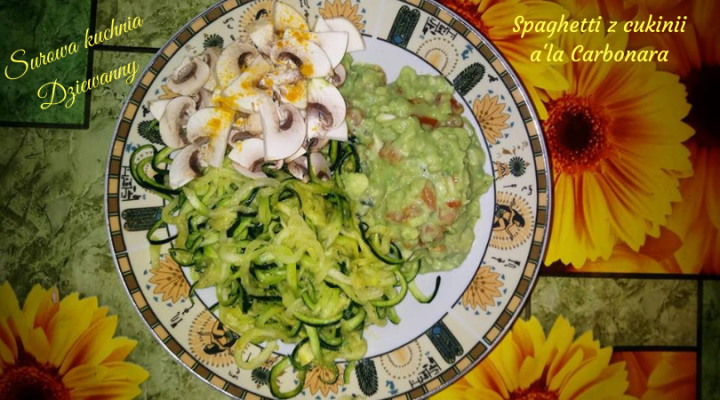 RAW Spaghetti z cukinii z sosem serowym..png