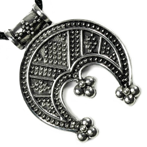 Lunula-wisiorek-zawieszka-amulet-talizman.jpg
